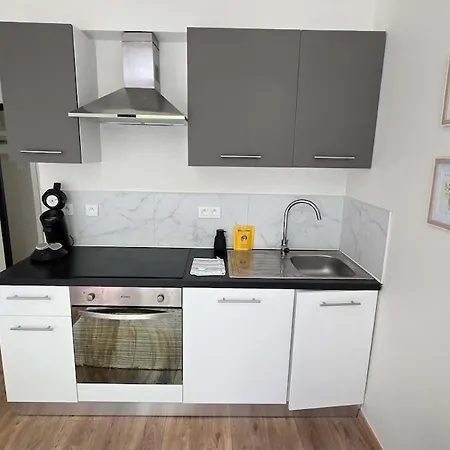 Stylish 2bedroom Near Town Hall Quiet Downtown 아파트