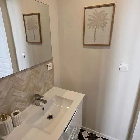 Stylish 2bedroom Near Town Hall Quiet Downtown 아라스