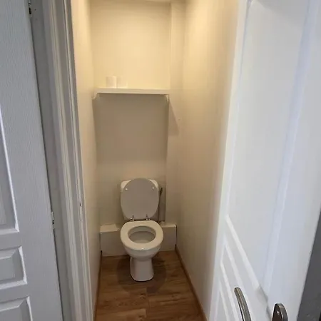 Stylish 2bedroom Near Town Hall Quiet Downtown 아파트 *