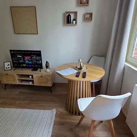 Stylish 2bedroom Near Town Hall Quiet Downtown *